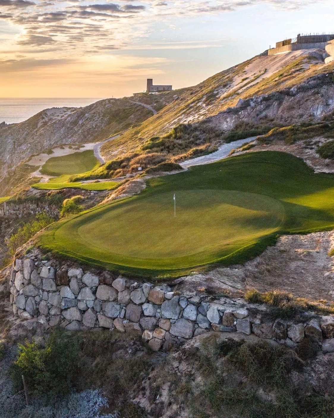 A cliff-top green above the Pacific at sunset
